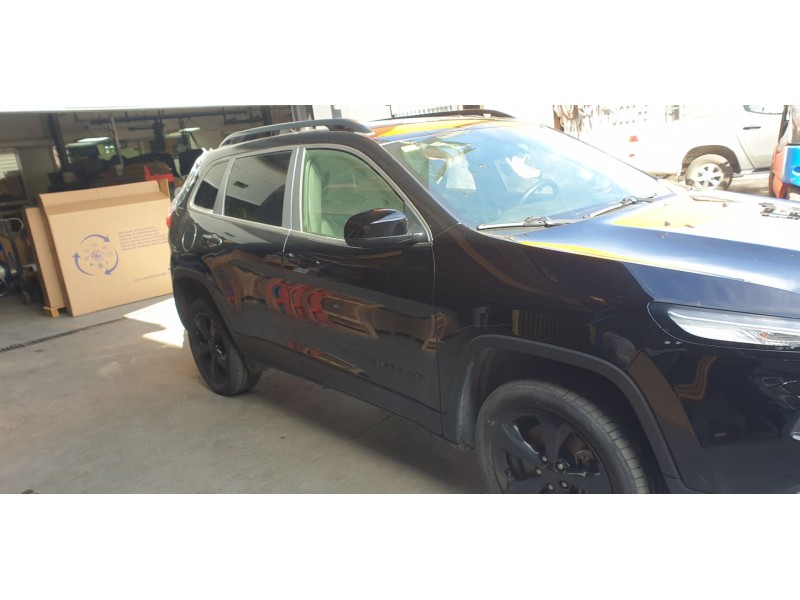 Recambio de puerta delantera derecha para jeep cherokee limited 4wd referencia OEM IAM 68290878AC  