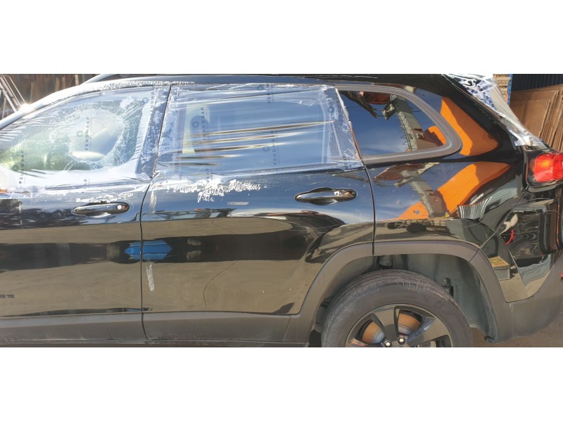 Recambio de puerta trasera izquierda para jeep cherokee limited 4wd referencia OEM IAM 68339347AD  