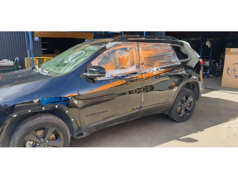 Recambio de puerta delantera izquierda para jeep cherokee limited 4wd referencia OEM IAM 68290879AC  