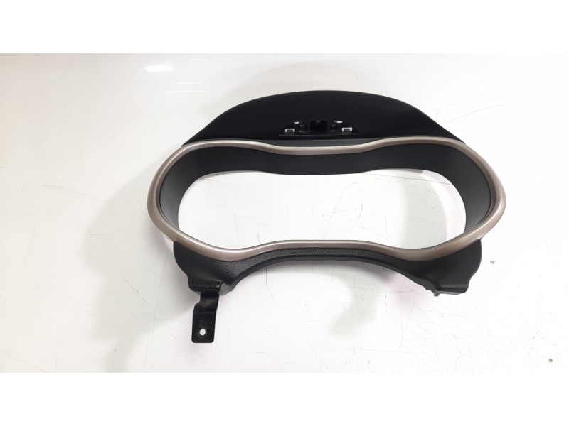 Recambio de embellecedor para jeep cherokee 2.0 m-jet cat referencia OEM IAM 1YR31TRMAB  