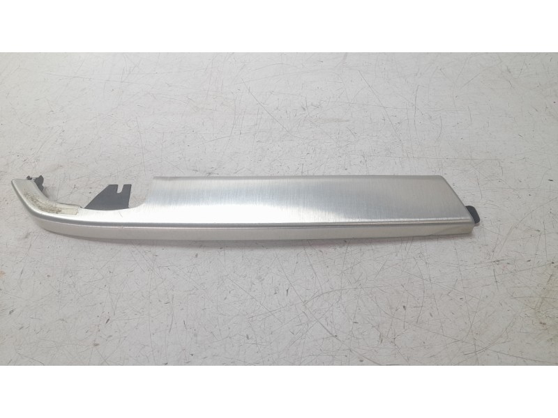 Recambio de moldura para land rover discovery sport (l550) 2.0 d 4x4 referencia OEM IAM FK72640E72BD  