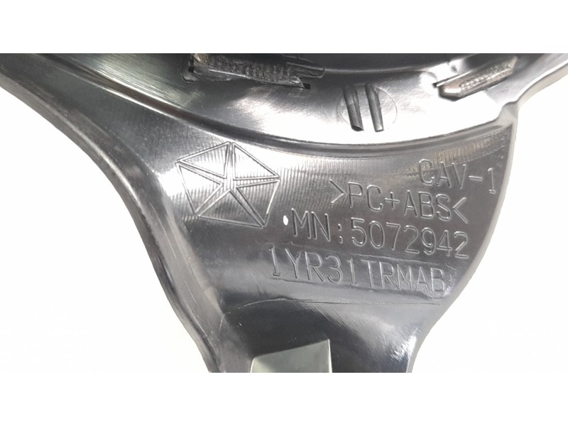 Recambio de embellecedor para jeep cherokee 2.0 m-jet cat referencia OEM IAM 1YR31TRMAB  