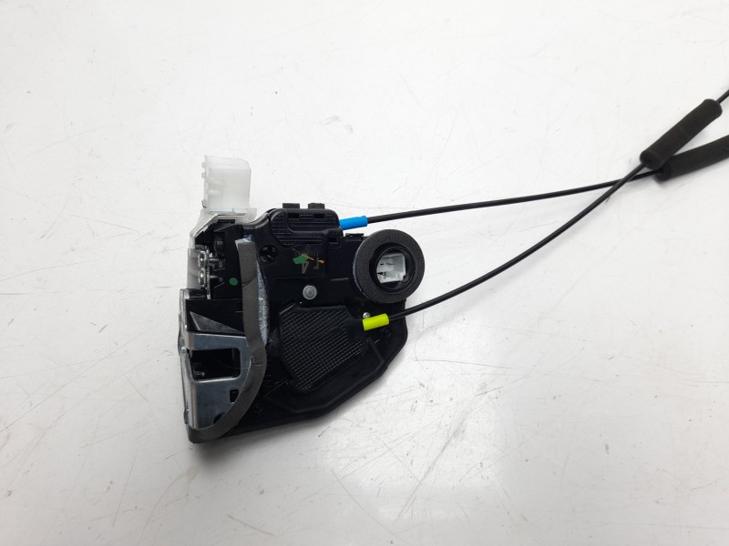 Recambio de cerradura puerta trasera derecha para toyota c-hr hybrid advance referencia OEM IAM 69050F4010  