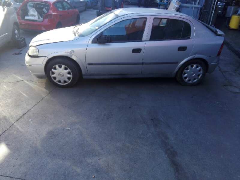 opel astra g berlina del año 2000