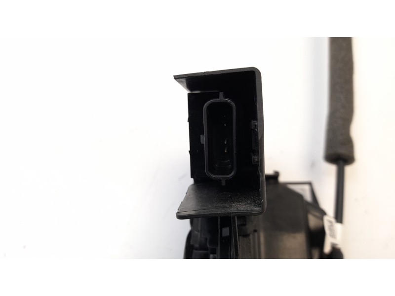 Recambio de cerradura puerta trasera izquierda para renault scenic iv 1.2 tce energy referencia OEM IAM 825037705R  