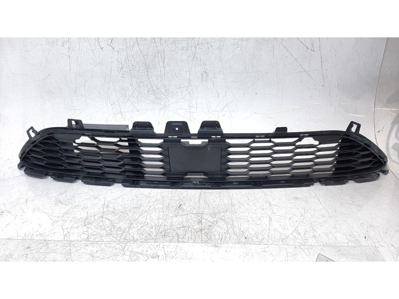 Recambio de rejilla paragolpes central para dacia sandero iii expression referencia OEM IAM 622543243R 107086003 