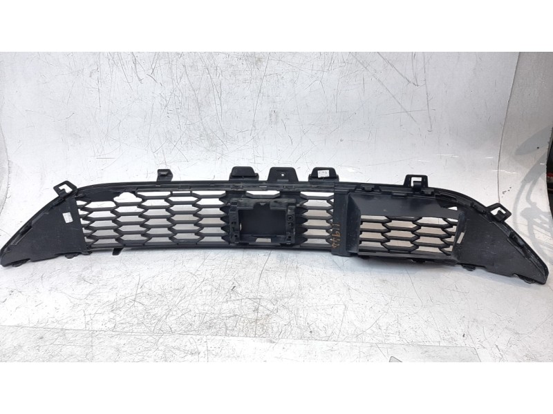 Recambio de rejilla paragolpes central para dacia sandero iii expression referencia OEM IAM 622543243R 107086003 