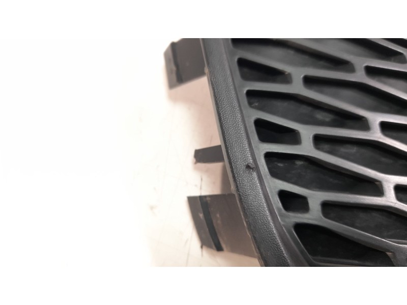 Recambio de rejilla paragolpes derecha para land rover discovery sport 2.0 td4 cat referencia OEM IAM FK7215A298D  