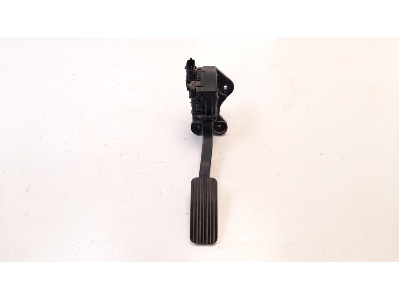 Recambio de potenciometro pedal para kia cee´d 1.6 crdi cat referencia OEM IAM 327002H300  