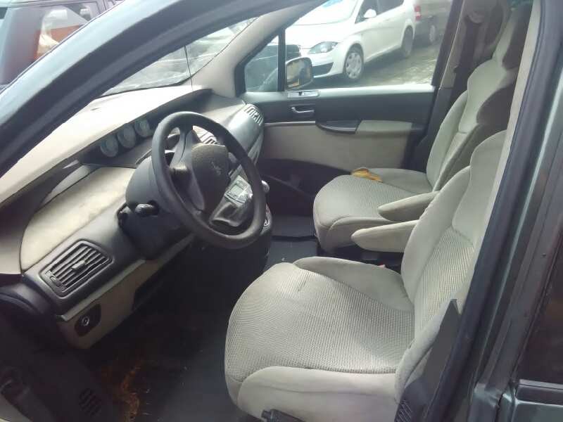 peugeot 807 del año 2005