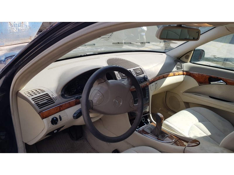 mercedes-benz clase e (w211) berlina del año 2002