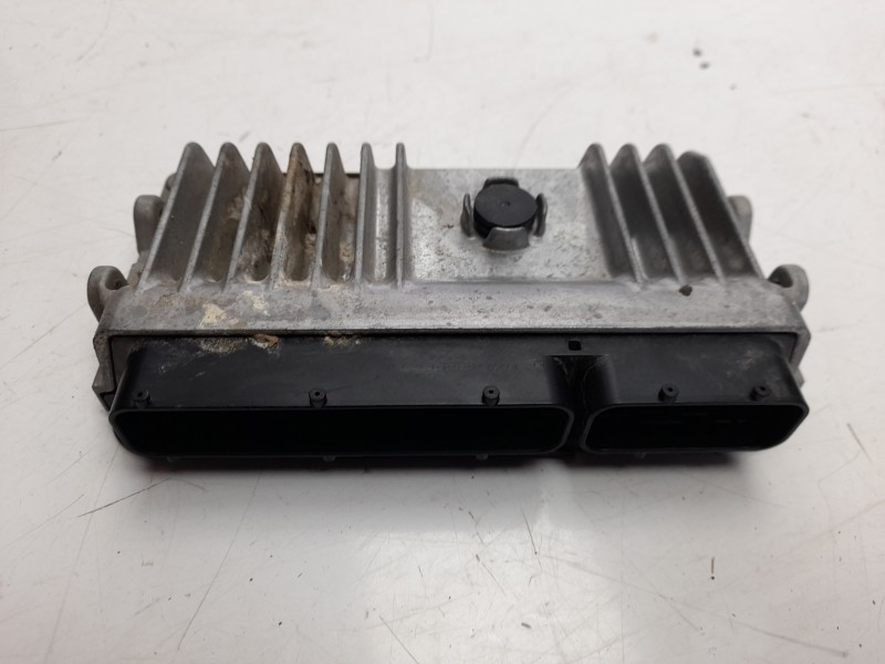 Recambio de centralita motor uce para toyota c-hr hybrid advance referencia OEM IAM 98661F4050 MB2756008563 