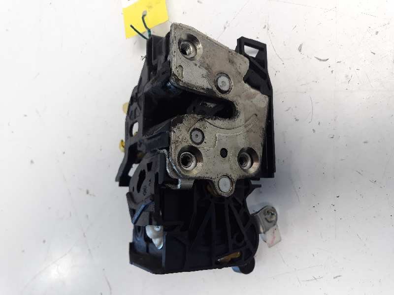 Recambio de cerradura puerta delantera derecha para dacia sandero ambiance referencia OEM IAM 8200735224  