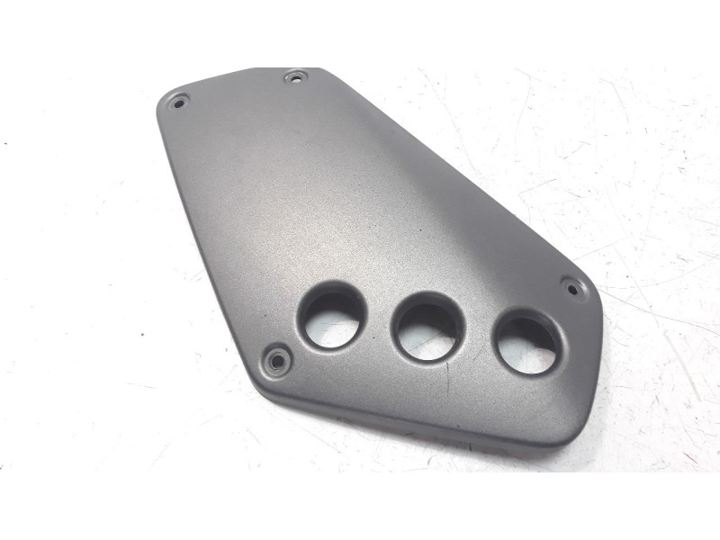Recambio de moldura para yamaha xsr 700 referencia OEM IAM B34F174100P2  