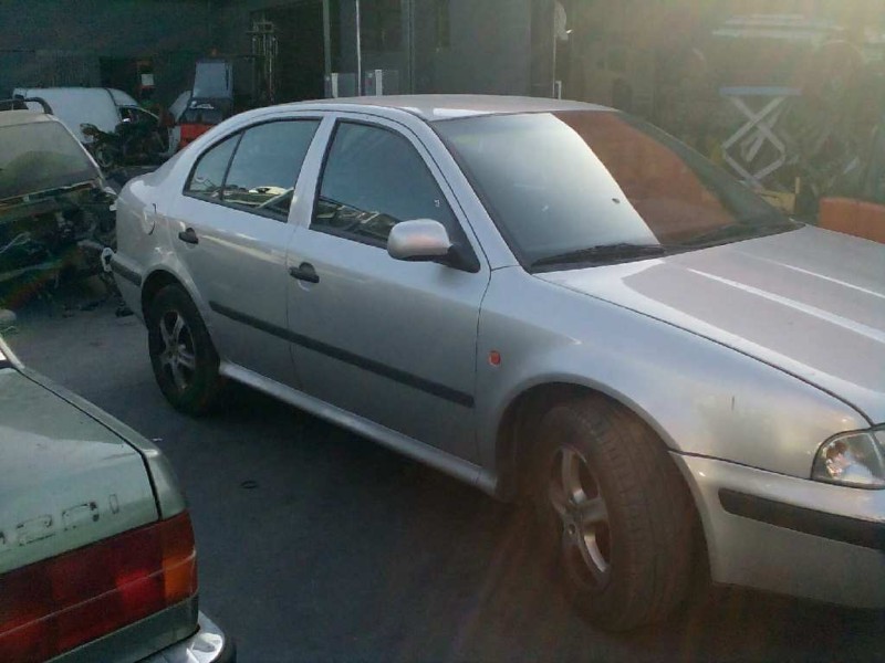 skoda octavia berlina (1u2) del año 2000