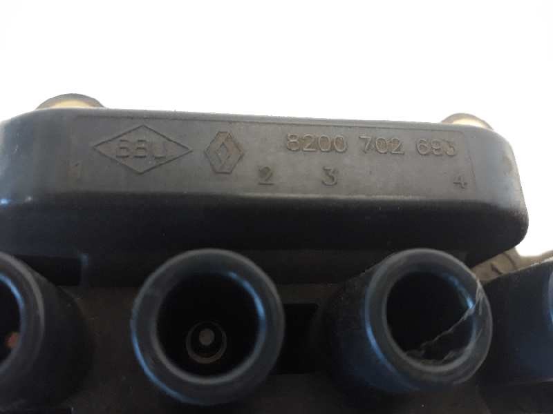 Recambio de bobina encendido para dacia sandero ambiance referencia OEM IAM 8200702693  