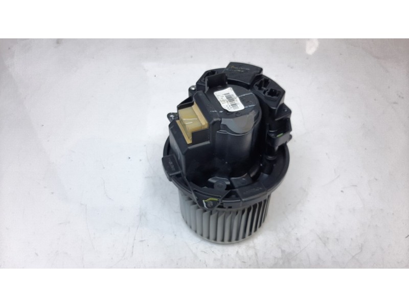 Recambio de ventilador calefaccion para renault clio v zen referencia OEM IAM 272104788R  