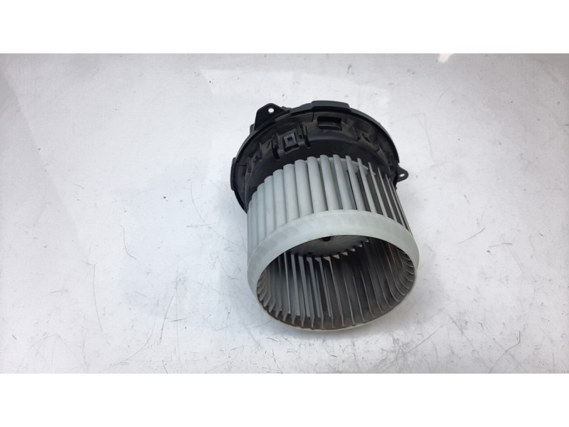 Recambio de ventilador calefaccion para renault clio v zen referencia OEM IAM 272104788R  