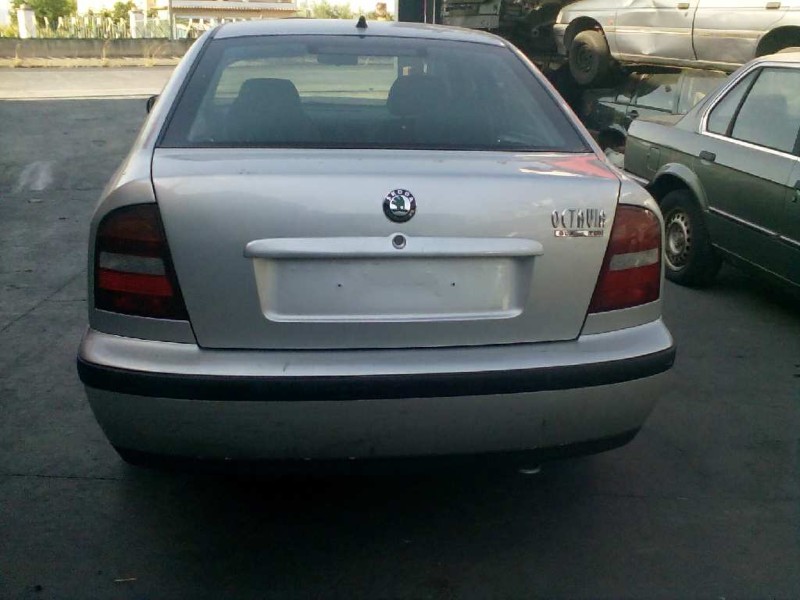 skoda octavia berlina (1u2) del año 2000