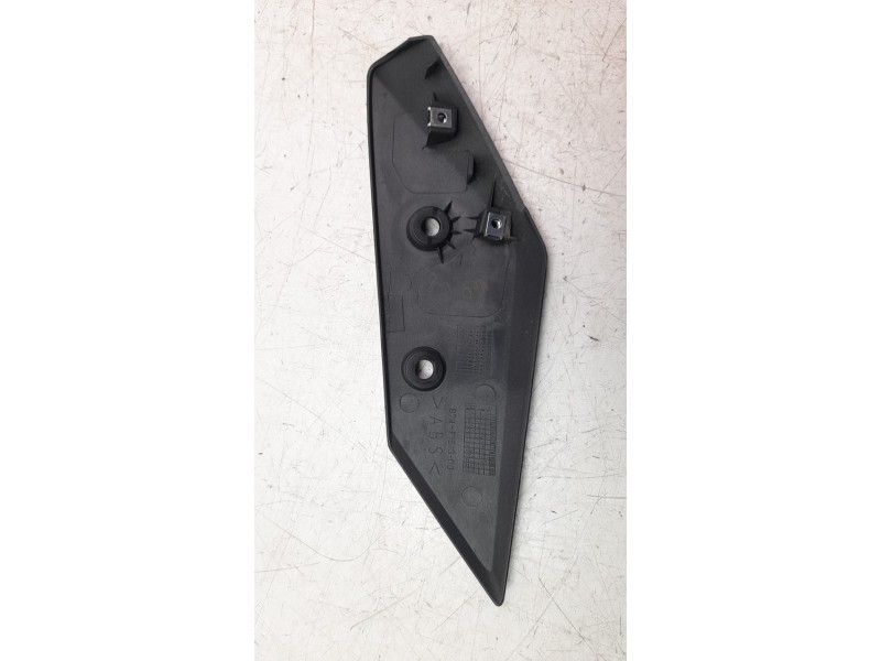 Recambio de moldura para yamaha x-max 125 referencia OEM IAM B74F151300  