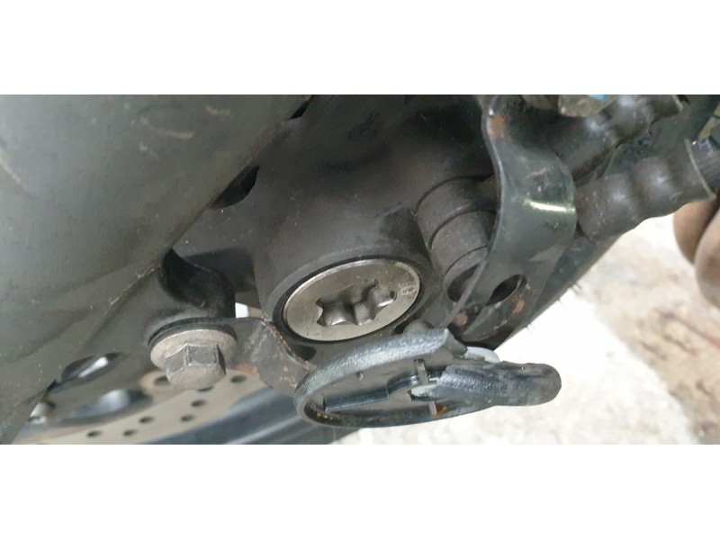 Recambio de pinza de freno delantera izquierda para yamaha xsr 700 referencia OEM IAM 1WS2580T0000  