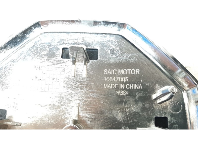 Recambio de molduras traseras para mg hs comfort referencia OEM IAM 10647805  