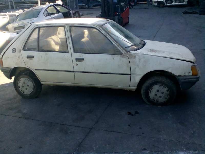 peugeot 205 berlina del año 1989