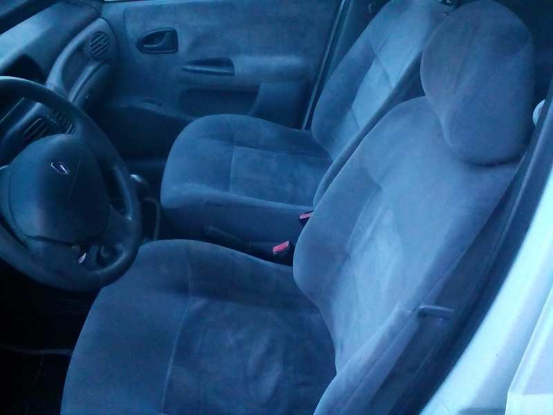 renault megane i fase 2 berlina (ba0) del año 2000