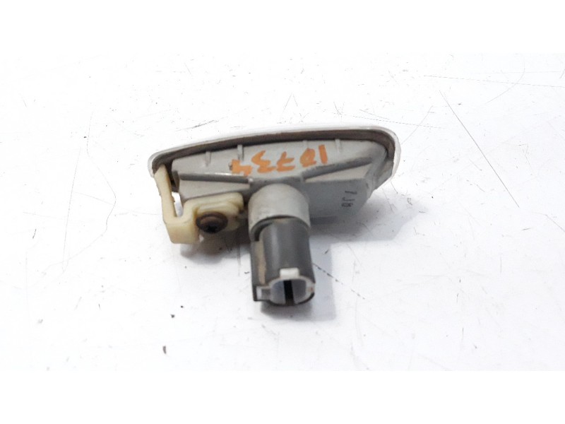 Recambio de piloto lateral izquierdo para kia cee´d 1.6 crdi cat referencia OEM IAM 923033L1  