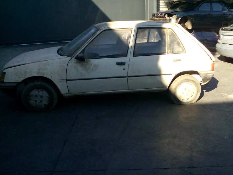 peugeot 205 berlina del año 1989