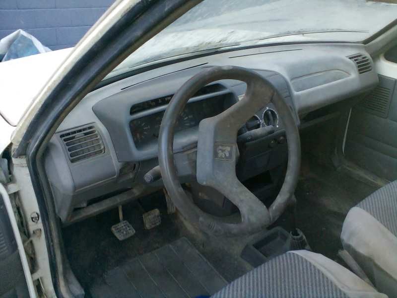 peugeot 205 berlina del año 1989