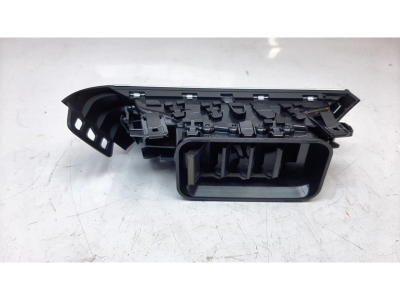 Recambio de aireador derecho para renault clio v zen referencia OEM IAM 687608207R  