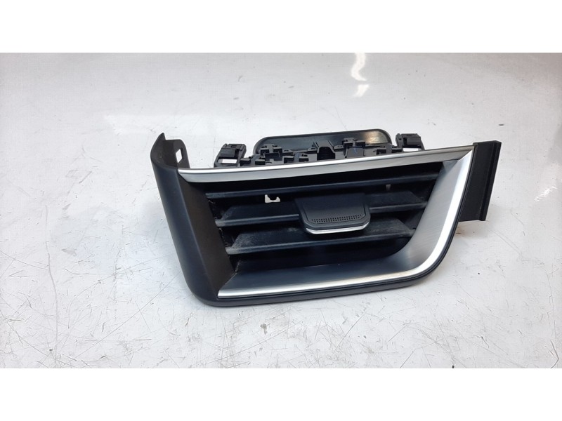 Recambio de aireador izquierdo para renault clio v zen referencia OEM IAM 687611283R  