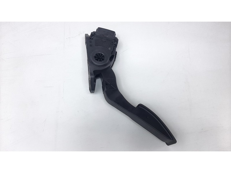 Recambio de potenciometro pedal para suzuki vitara 1.4 16v boosterjet cat referencia OEM IAM 4940068L51  