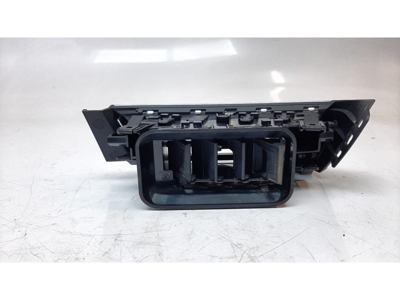 Recambio de aireador izquierdo para renault clio v zen referencia OEM IAM 687611283R  