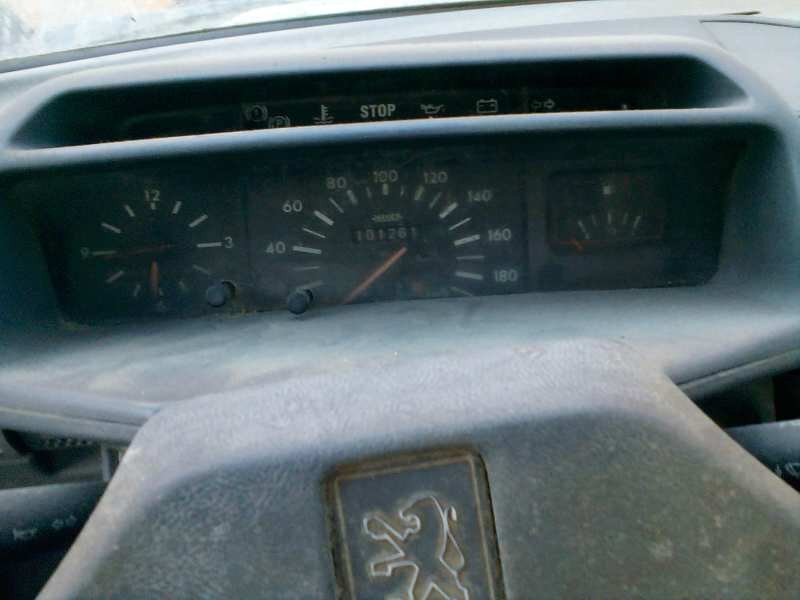 peugeot 205 berlina del año 1989