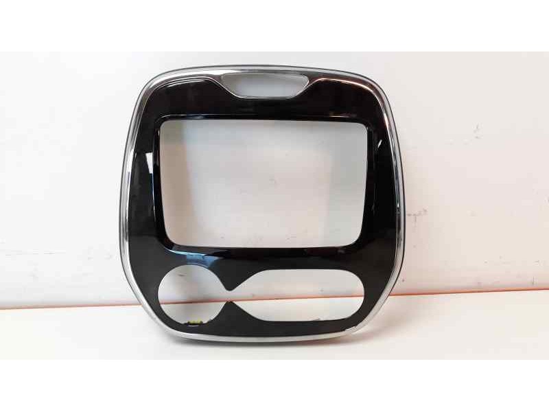 Recambio de moldura para renault captur zen referencia OEM IAM 682700795R  