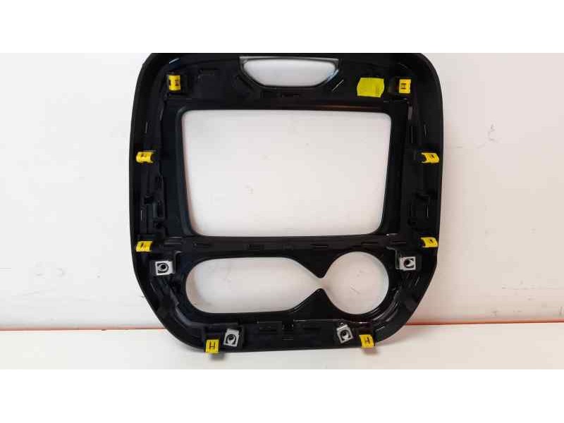 Recambio de moldura para renault captur zen referencia OEM IAM 682700795R  