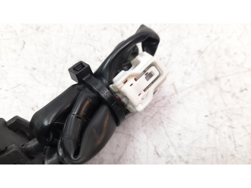 Recambio de piloto delantero derecho para yamaha mt -07 referencia OEM IAM BAT833200000  