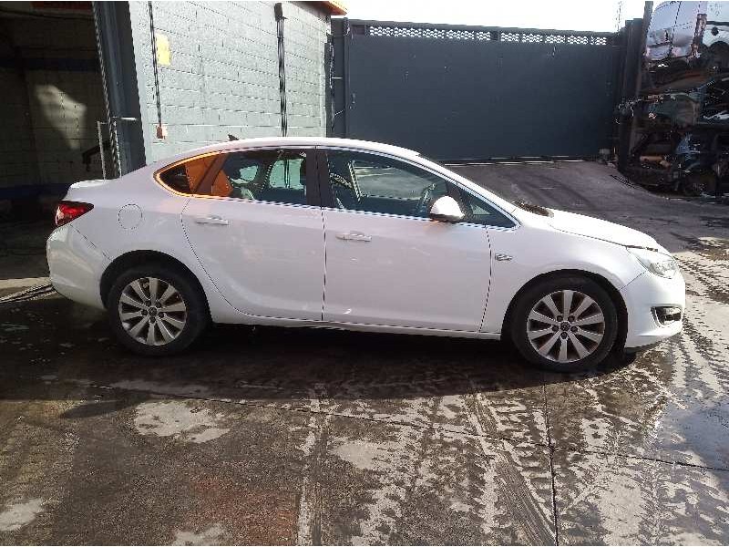 opel astra j lim. 4türig del año 2013