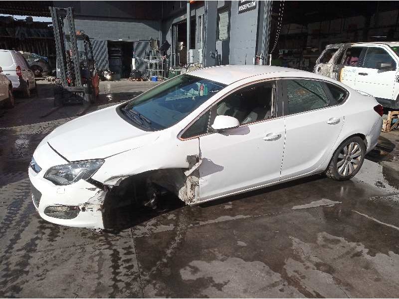 opel astra j lim. 4türig del año 2013