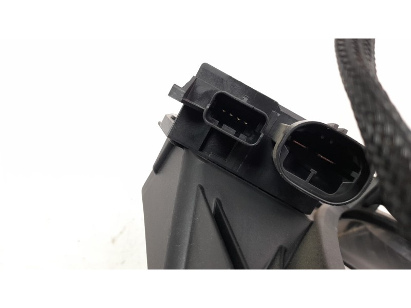 Recambio de electroventilador para citroen c4 lim. 1.2 12v e-thp referencia OEM IAM 9827748680  