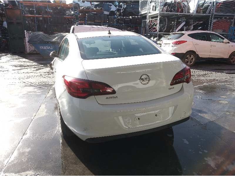 opel astra j lim. 4türig del año 2013