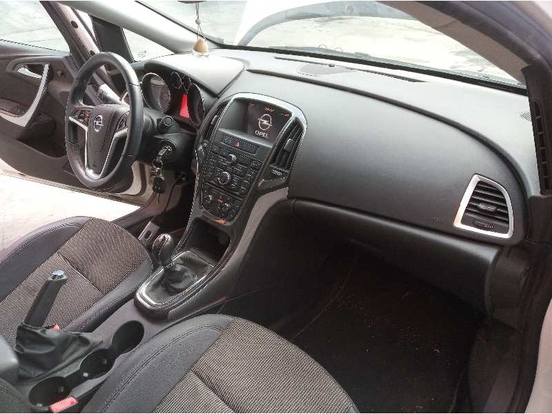 opel astra j lim. 4türig del año 2013