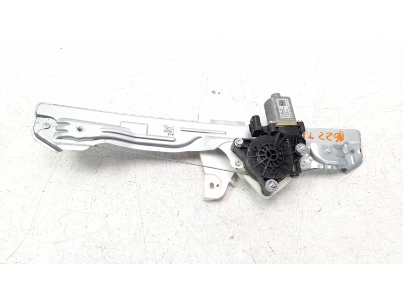 Recambio de elevalunas trasero derecho para hyundai kona 1.0 tgdi cat referencia OEM IAM 83402J9000  