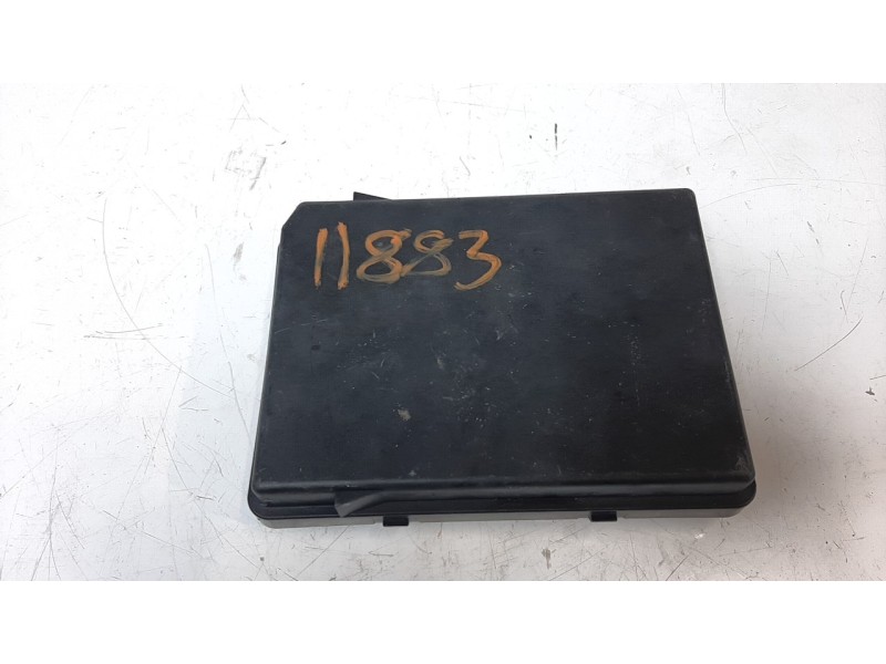 Recambio de caja reles / fusibles para renault clio v zen referencia OEM IAM 284B61704R  