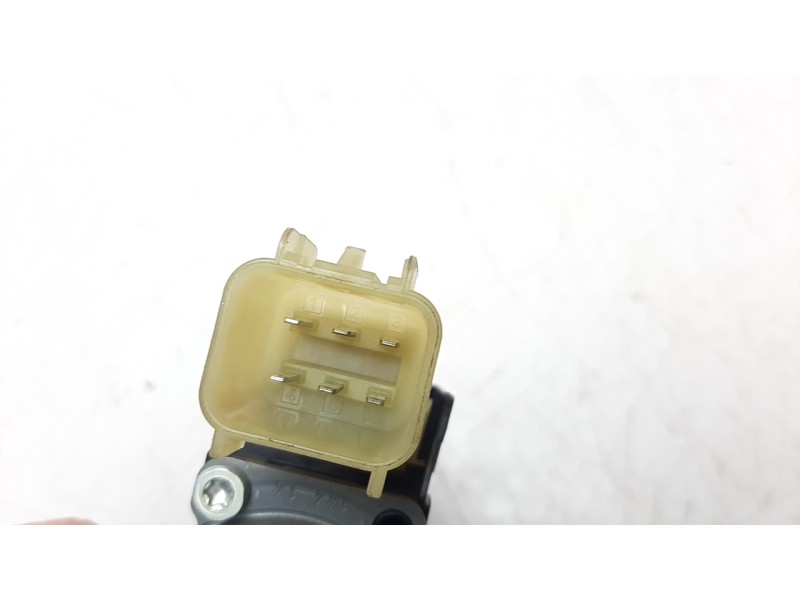Recambio de motor elevalunas delantero izquierdo para ford fiesta (ccn) trend referencia OEM IAM 8A6114A389B  