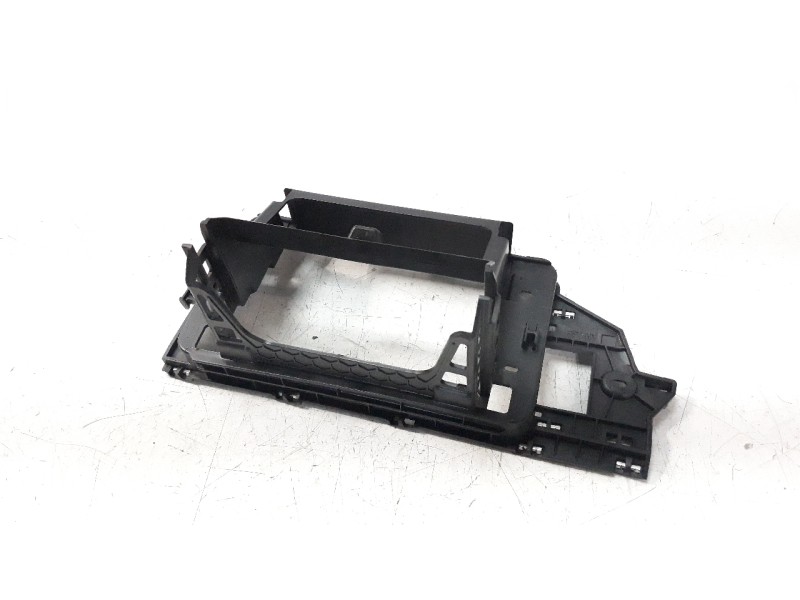 Recambio de moldura para volkswagen polo 1.0 tsi referencia OEM IAM 2G1858005  