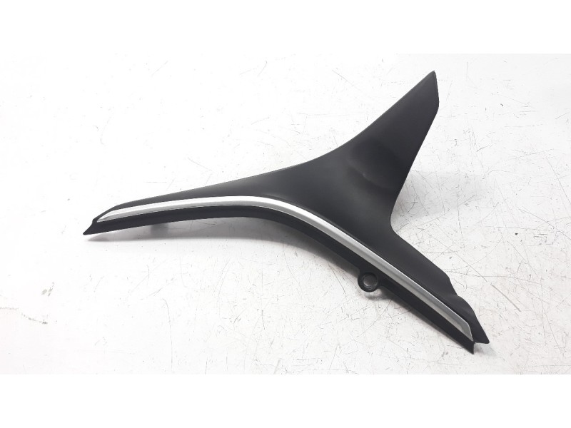 Recambio de moldura para ducati scrambler referencia OEM IAM 48216791A  