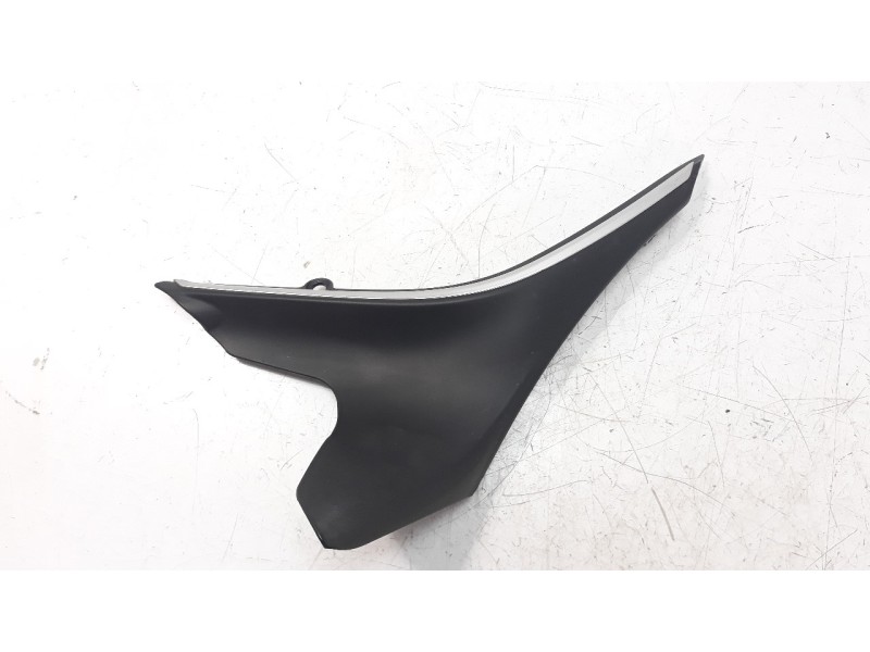 Recambio de moldura para ducati scrambler referencia OEM IAM 48216791A  
